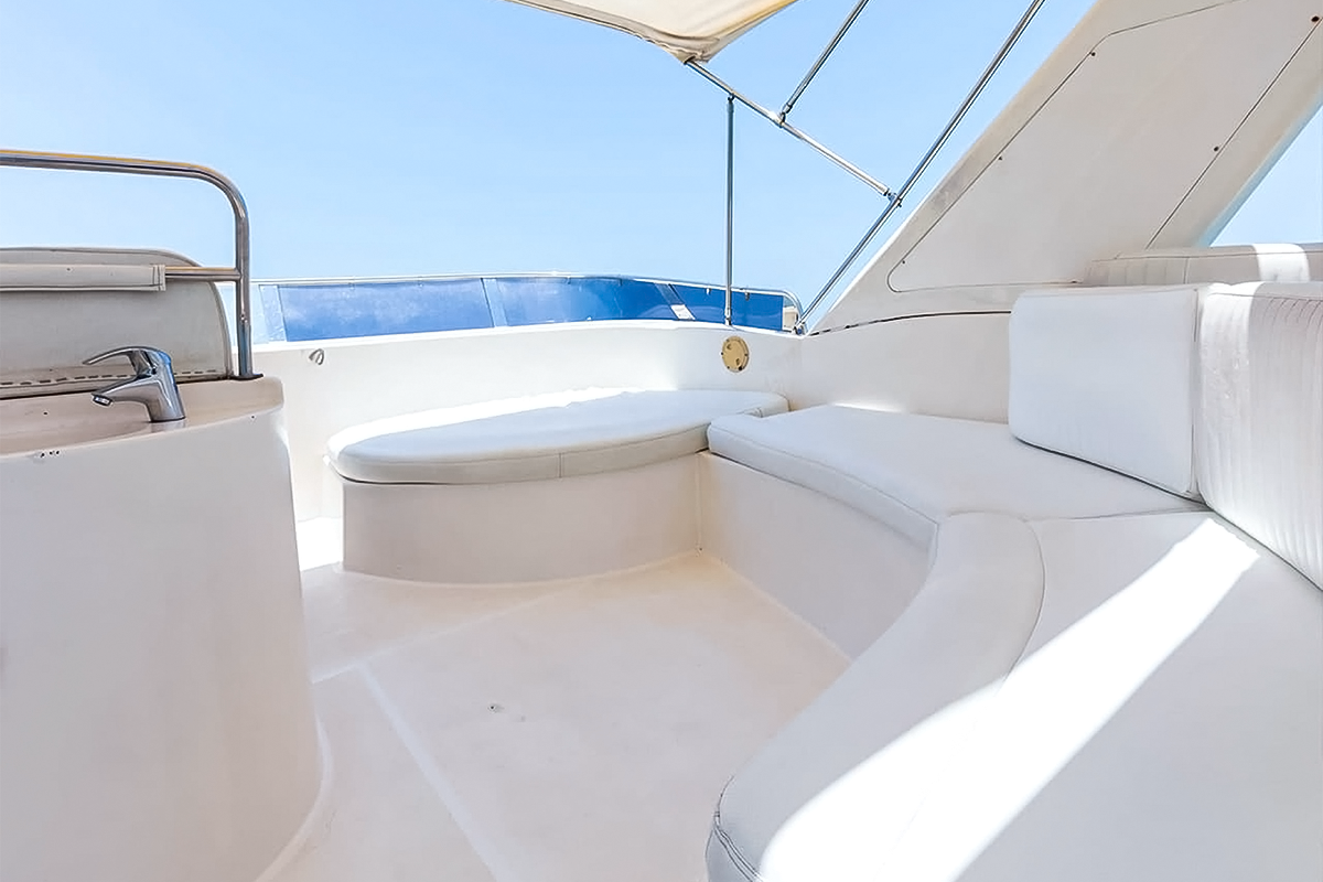 Yacht 55ft interior