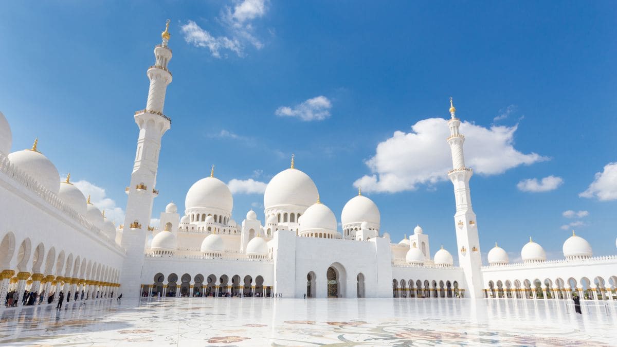 Que faire à Abu Dhabi: Admirer la grandeur de la Mosquée Sheikh Zayed